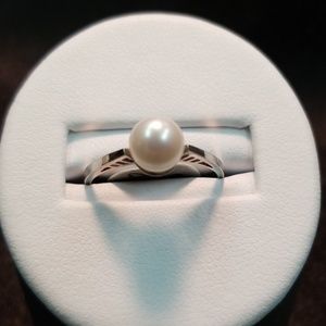 10K white gold Pearl ring